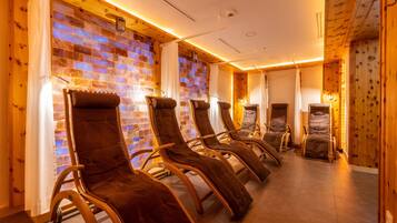 Body treatments, Ayurvedic treatments, massage/treatment rooms, massages
