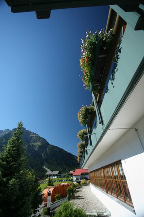 View from property - IFA Alpenrose Hotel Kleinwalsertal (Mittelberg)