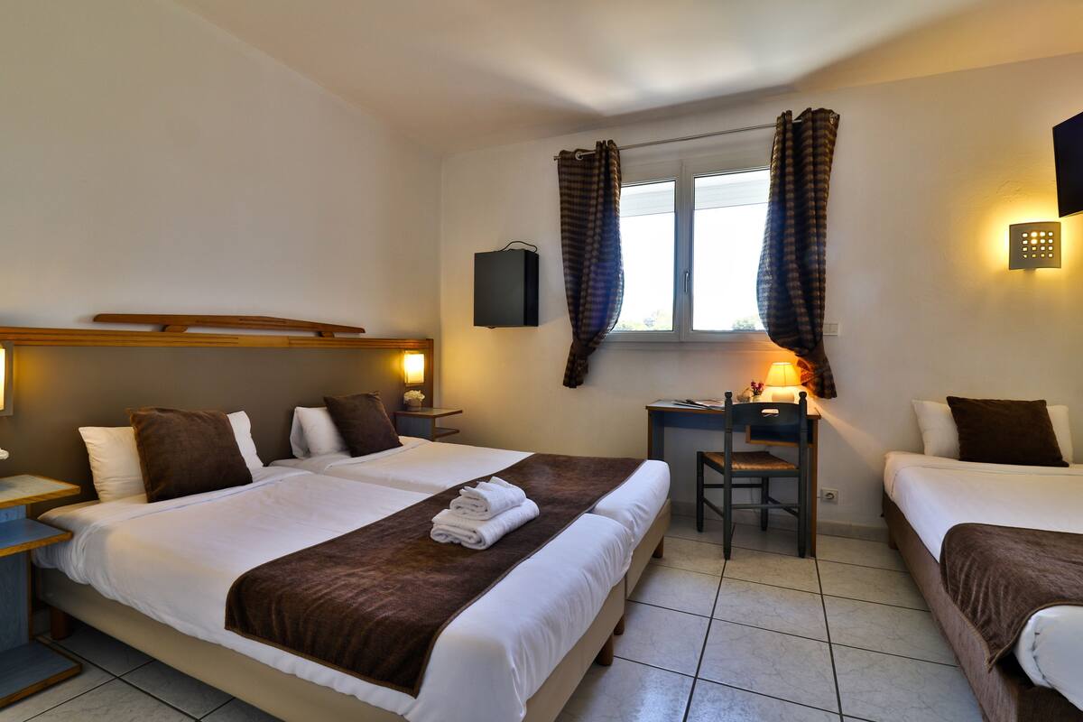 Lit avec matelas Select Comfort, minibar, coffre-fort, bureau