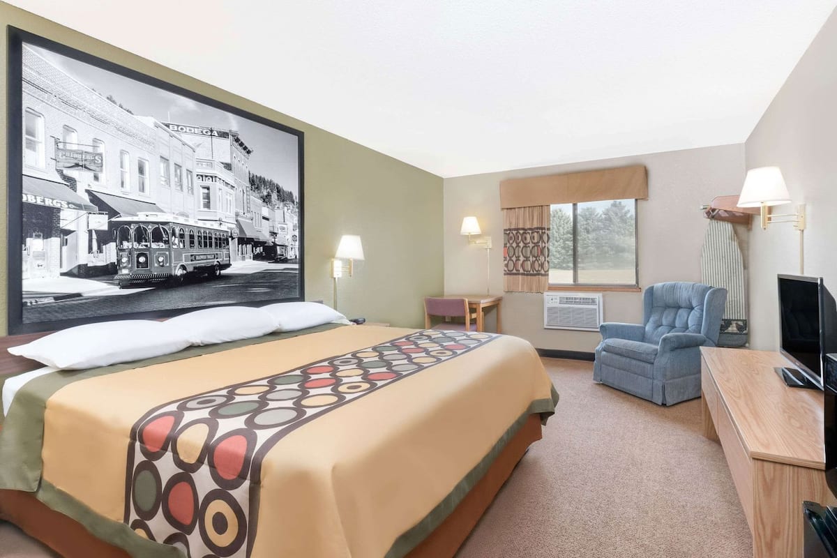 Mörkläggningsgardiner, strykjärn/strykbräda och gratis barnsängar