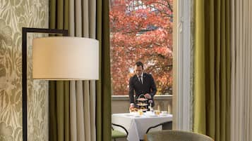 Junior Suite | 1 bedroom, Egyptian cotton sheets, premium bedding, down comforters
