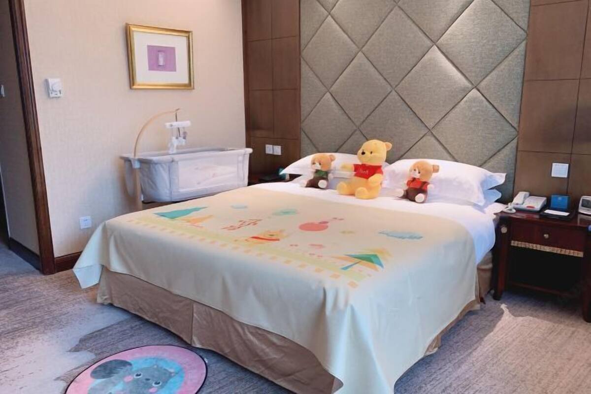 Roupas de cama premium, frigobar, cofres nos quartos, escrivaninha