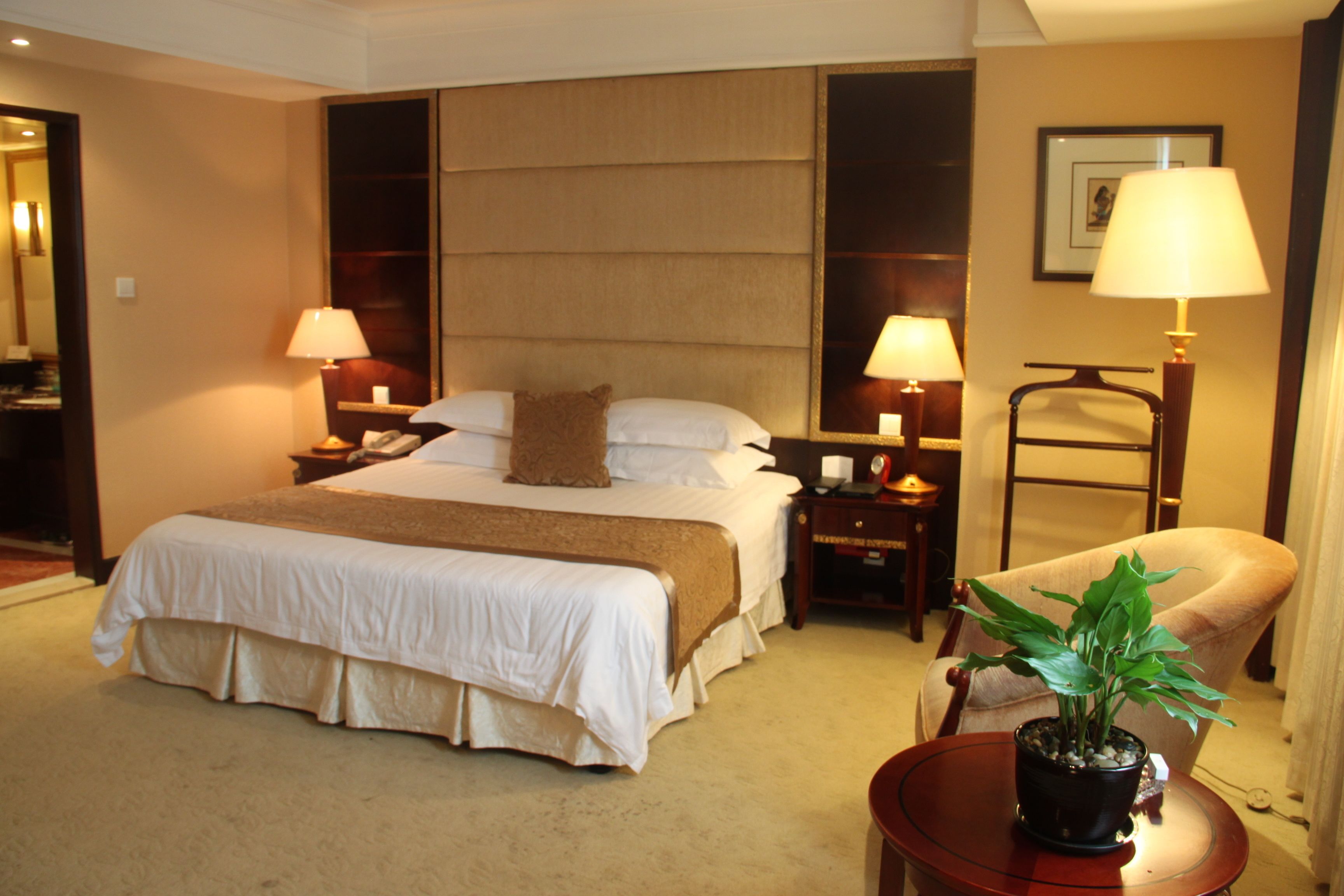 premium bedding, minibar, in-room safe, desk