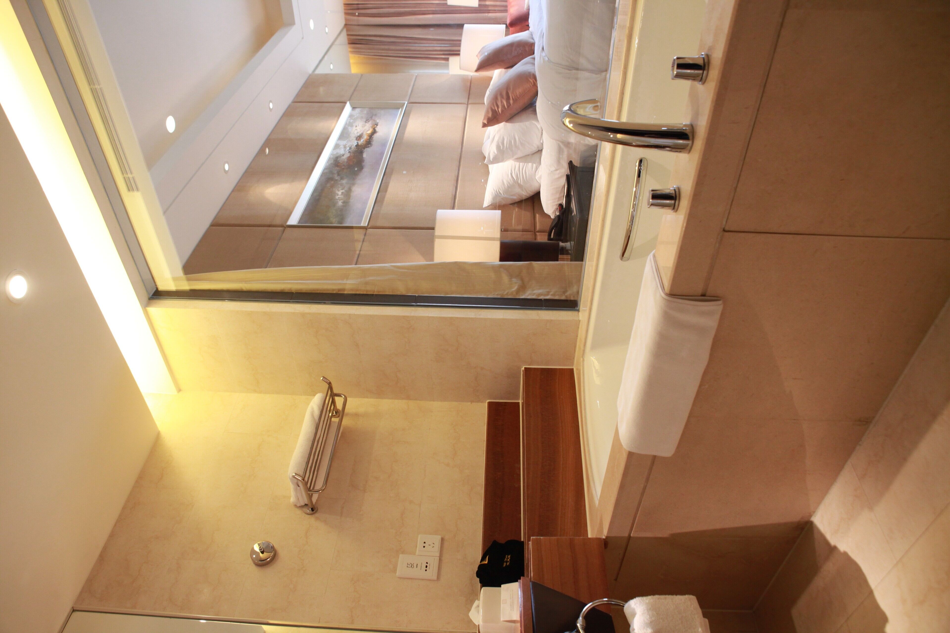 deluxe twin room  | bathroom | separate bathtub and shower, rainfall showerhead, free toiletries