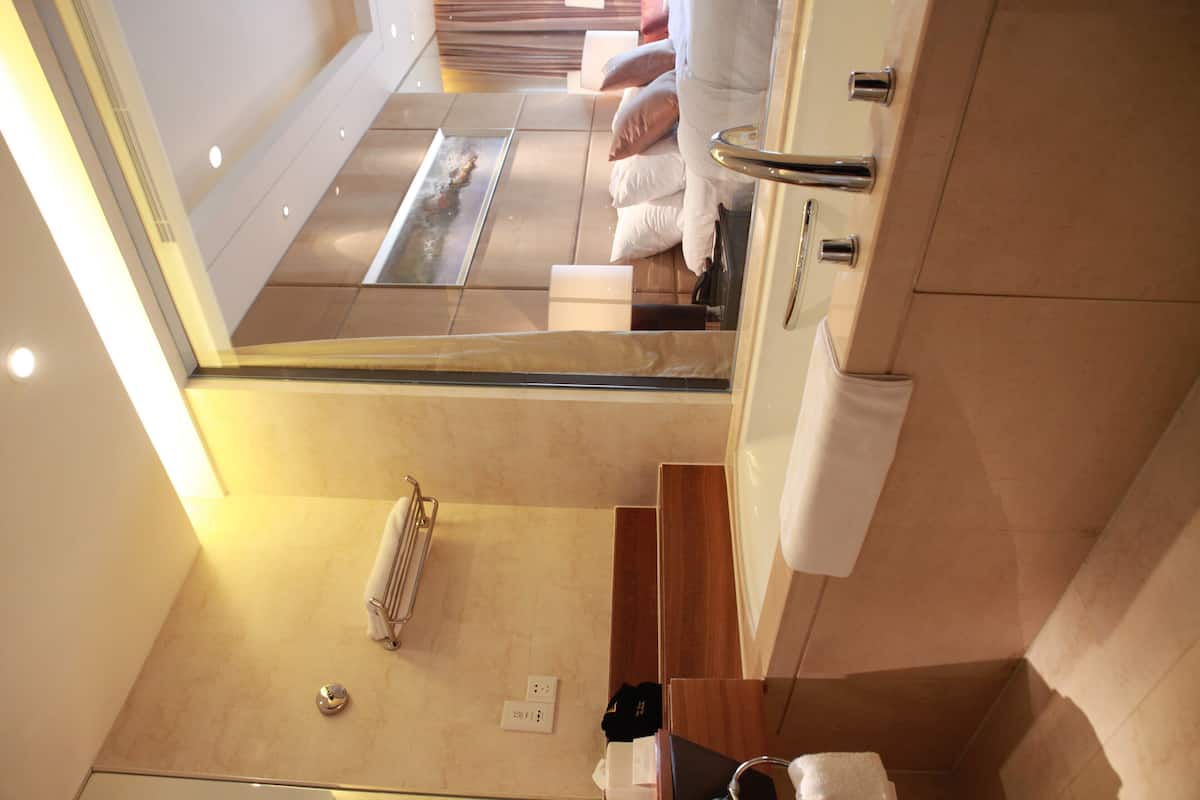 deluxe twin room  | bathroom | separate bathtub and shower, rainfall showerhead, free toiletries