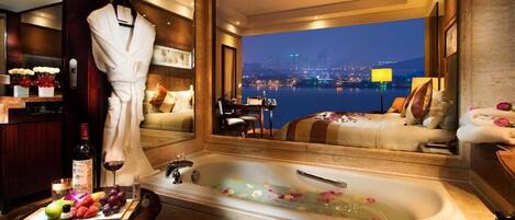 Baignoire et douche séparées, douche à « effet pluie »