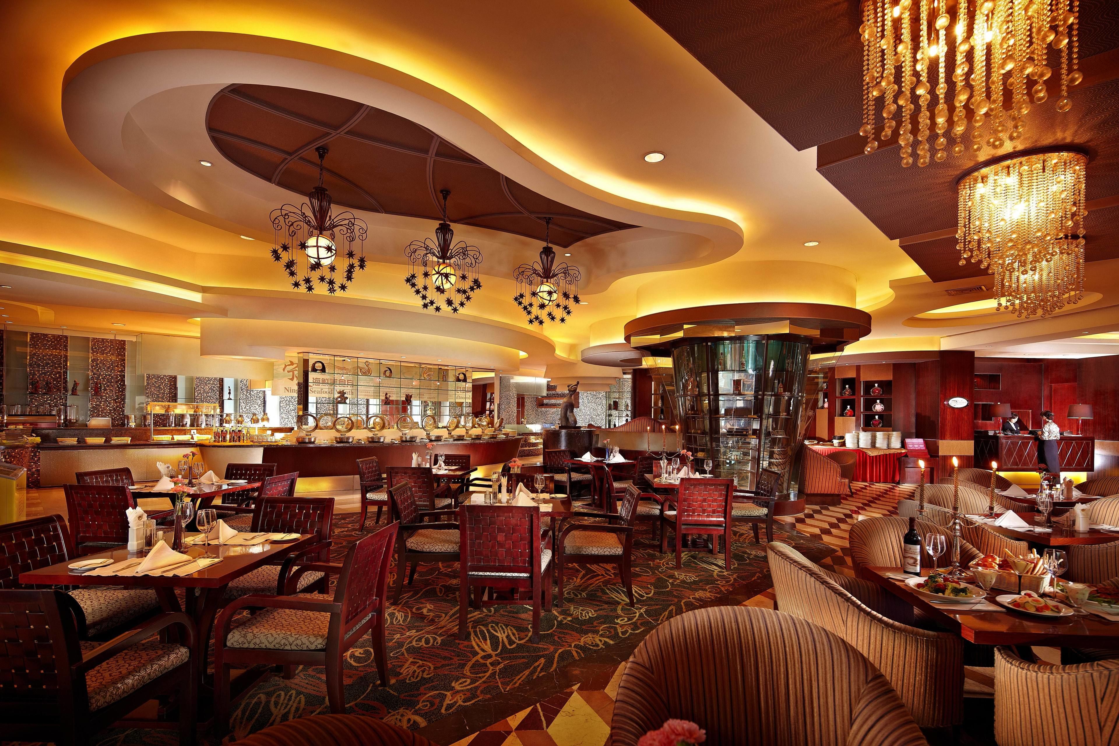 daily buffet breakfast (cny 128.00 per person)