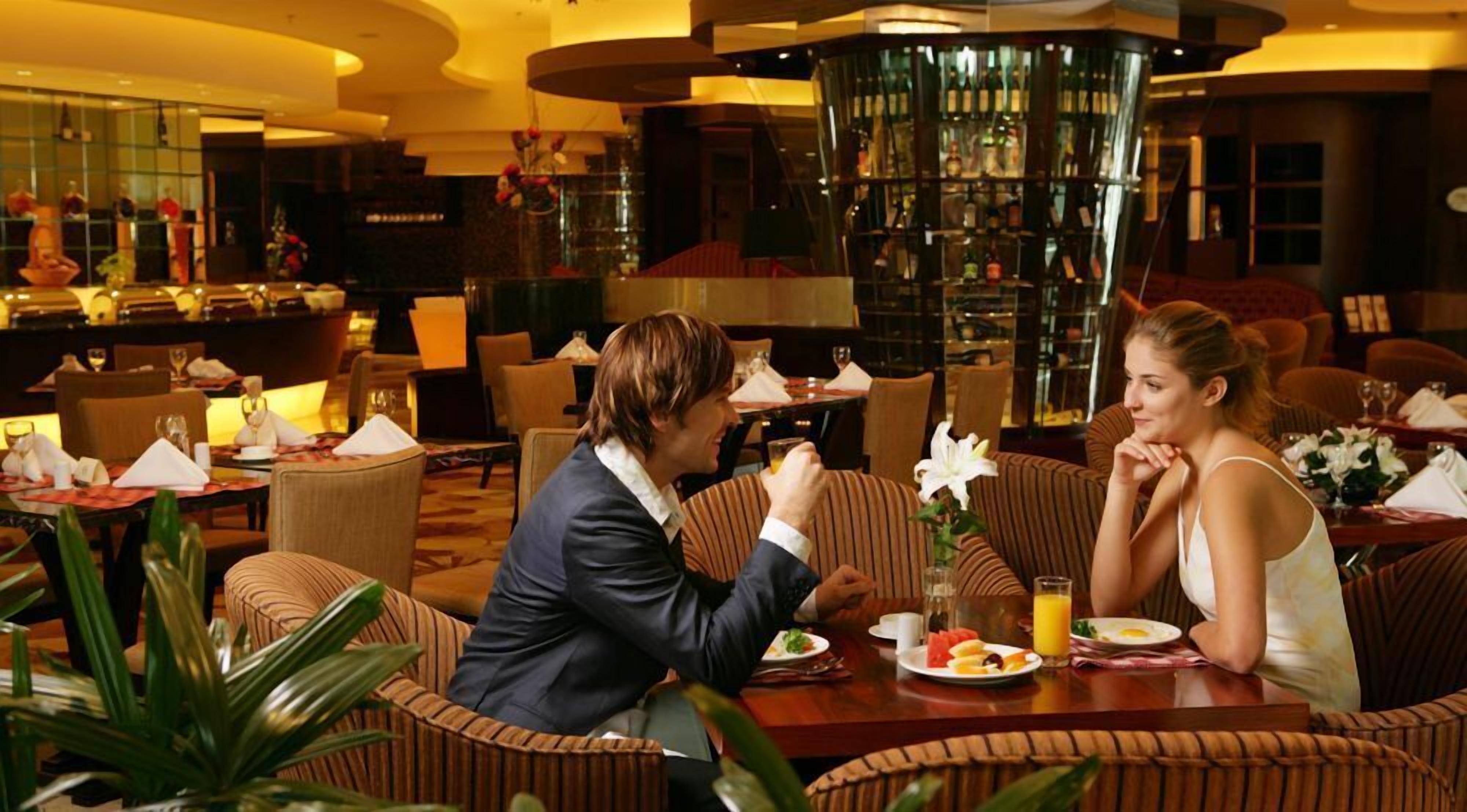 4 restaurants, breakfast served