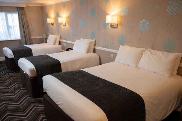 Family Room for 4 | مكتب ومكواة/لوح كي وواي فاي مجانًا