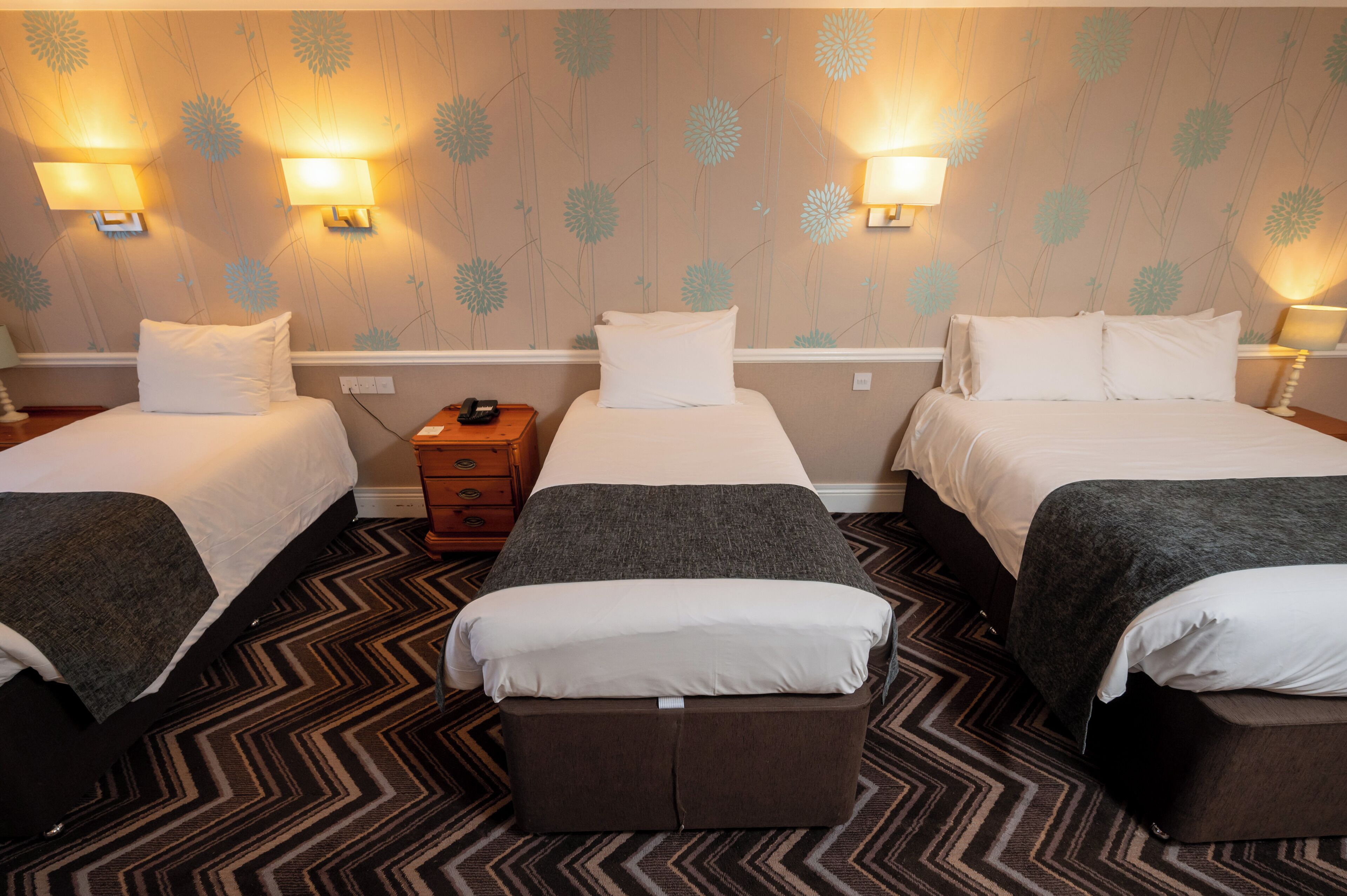 Phòng dành cho gia đình, 1 giường đôi và sofa giường | Bàn, bàn ủi/dụng cụ ủi quần áo, truy cập Internet không dây miễn phí 