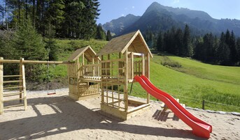 Children’s play area – outdoor