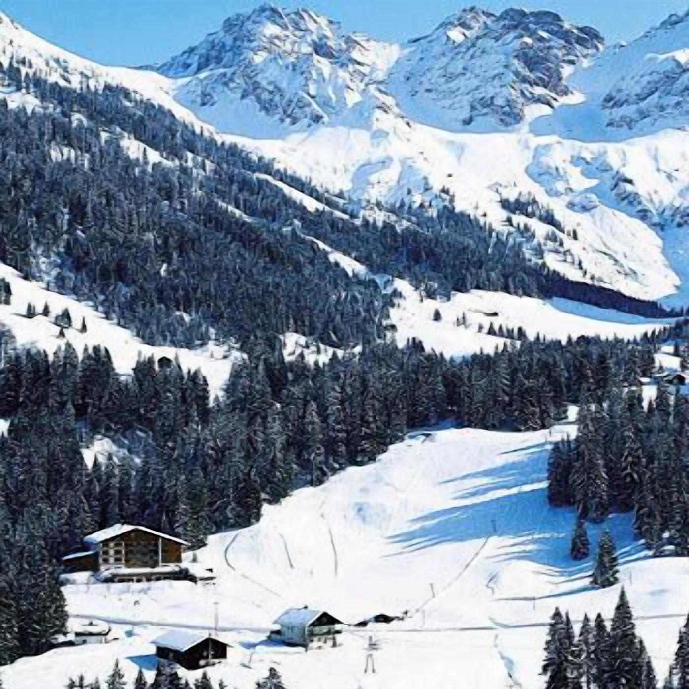 Eine verschneite Berglandschaft mit einer Hütte und Skipisten.