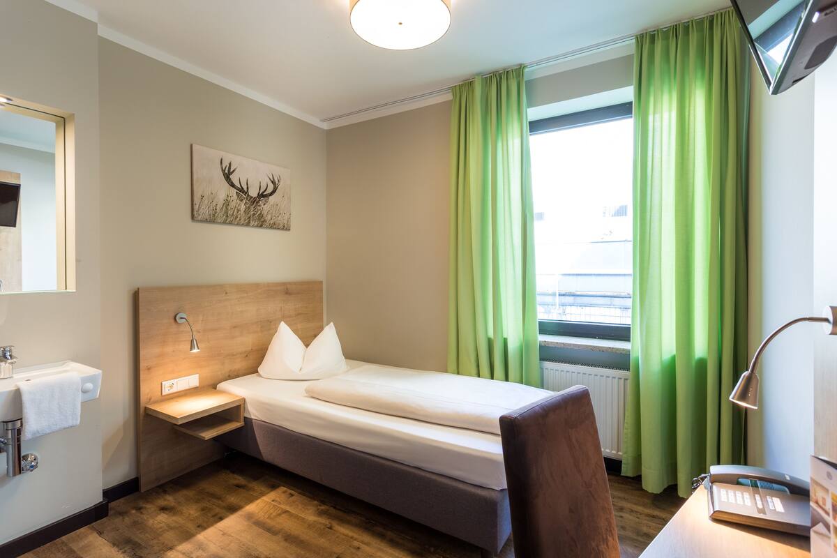 Comfort Single Room | In-room safe, desk, soundproofing, cots/infant beds