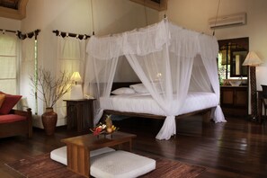Mangrove Suite | Egyptian cotton sheets, premium bedding, Select Comfort beds - Naya Gawana Resort & Spa (Pejarakan)