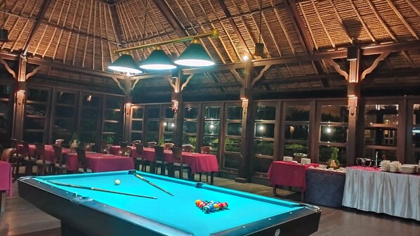 Frühstück, Mittagessen, Abendessen, Blick aufs Meer 