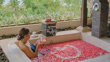 体膜护理、身体磨砂、面部护理、脚底按摩、2 ???、指(趾)甲修剪和护理