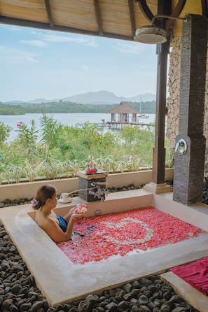 Body wraps, body scrubs, facials, reflexology, 2 treatment rooms - Naya Gawana Resort & Spa (Pejarakan)