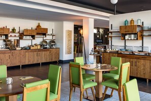 Frokostbuffé hver dag (EUR 19 per person)