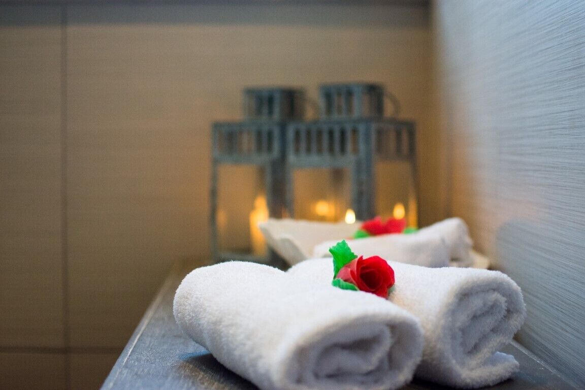 honeymoon double room | bathroom | jetted bath, free toiletries, hair dryer, towels