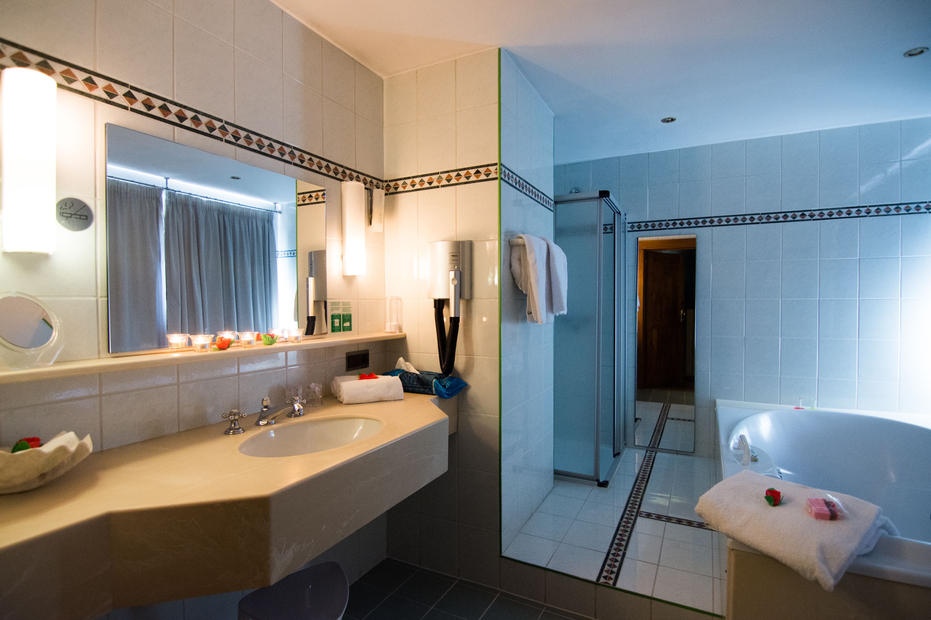 superior room, 1 king bed, bathtub, garden view | bathroom | jetted bath, free toiletries, hair dryer, towels