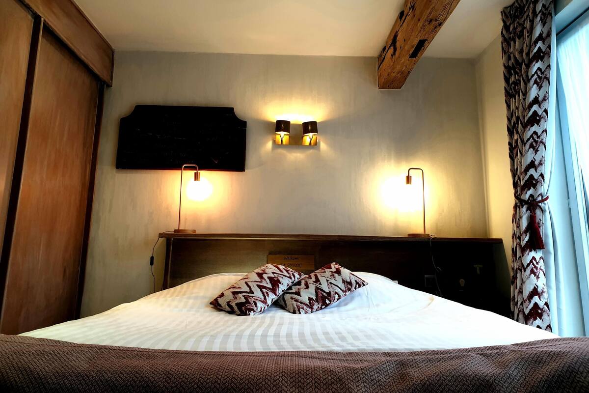 Down comforters, pillowtop beds, minibar, in-room safe