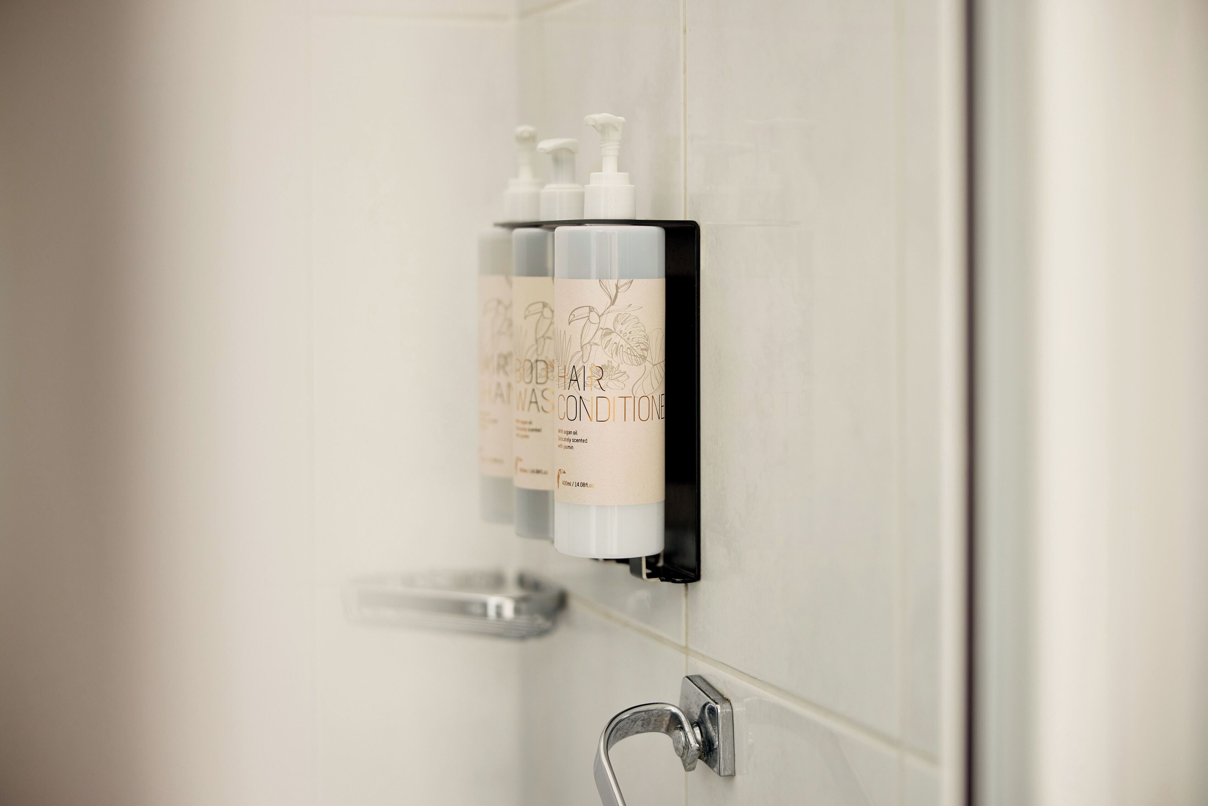 separate bathtub and shower, rainfall showerhead, free toiletries