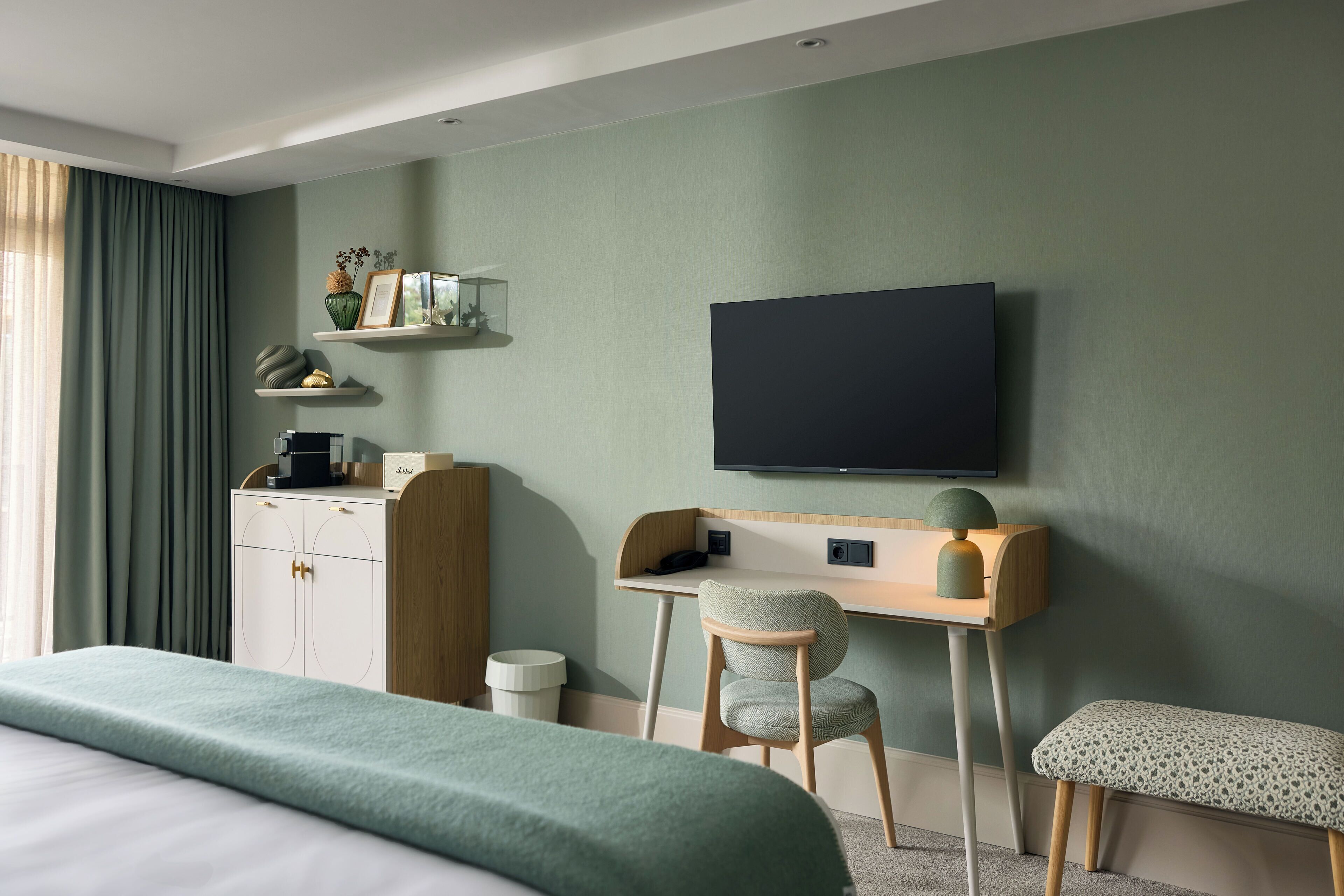 in-room safe, individually furnished, desk, laptop workspace