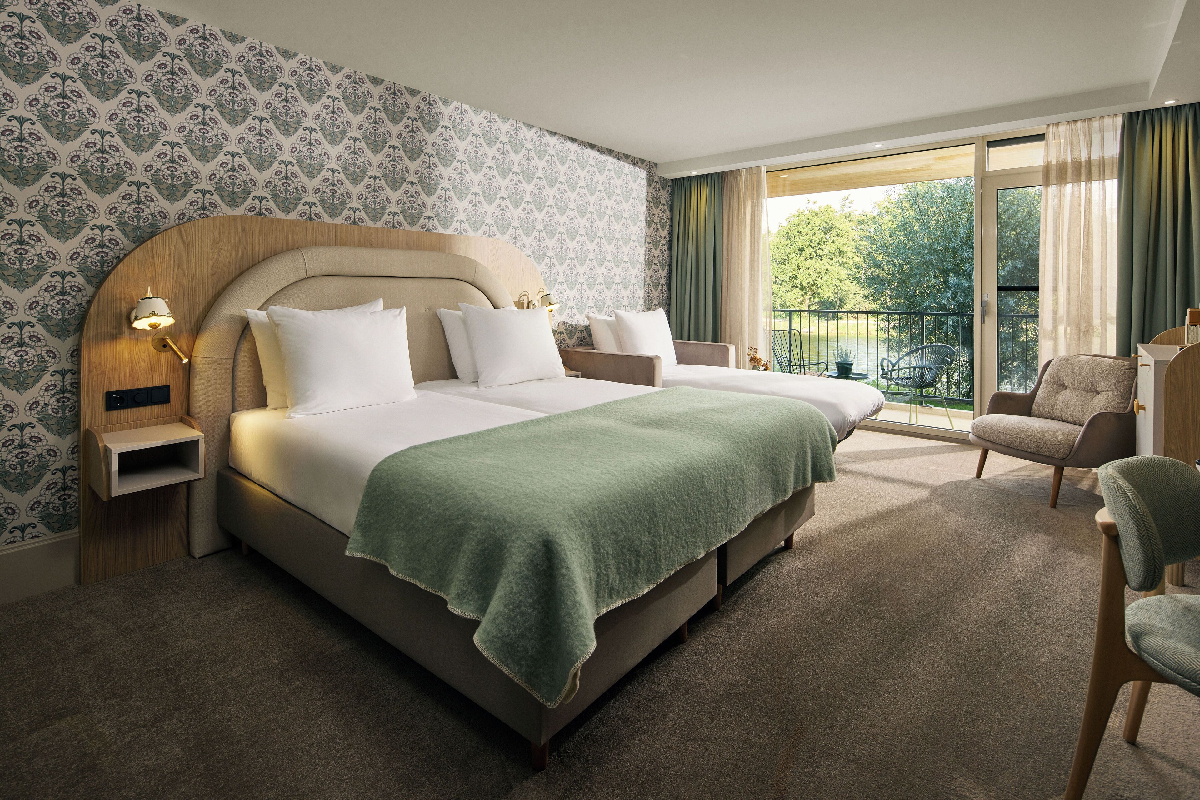 Tremannsrom – deluxe | Safe på rommet, individuelt innredet og skrivebord