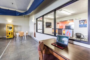 Interior - Motel 6 Percival, IA (Percival)