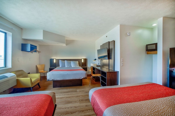 Desk, iron/ironing board, free WiFi, bed sheets