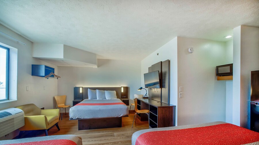 Motel 6 Percival, IA