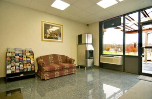 Lobby - Americas Best Value Inn Wethersfield Hartford (Wethersfield)