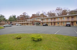 Exterior - Americas Best Value Inn Wethersfield Hartford (Wethersfield)