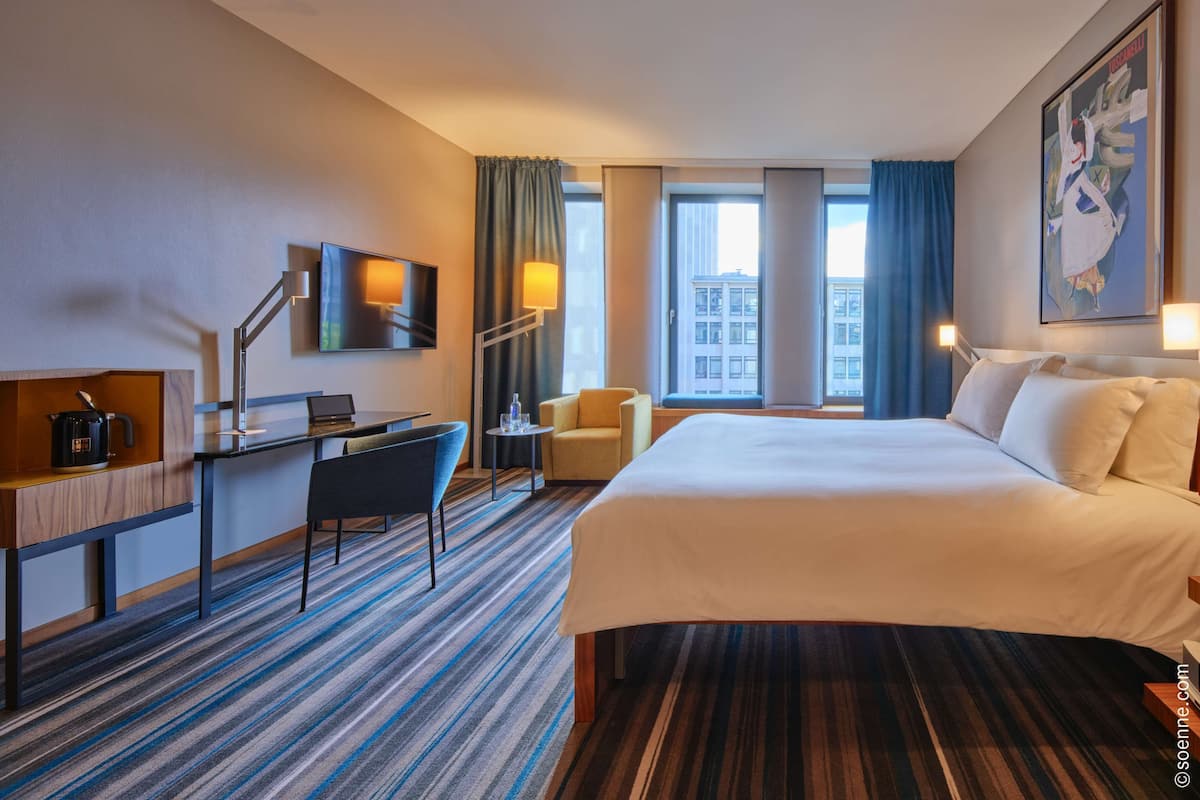 Standard Room, 1 King Bed | Egyptian cotton sheets, premium bedding, in-room safe, desk