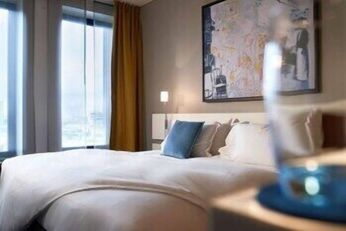 Egyptian cotton sheets, premium bedding, in-room safe, desk