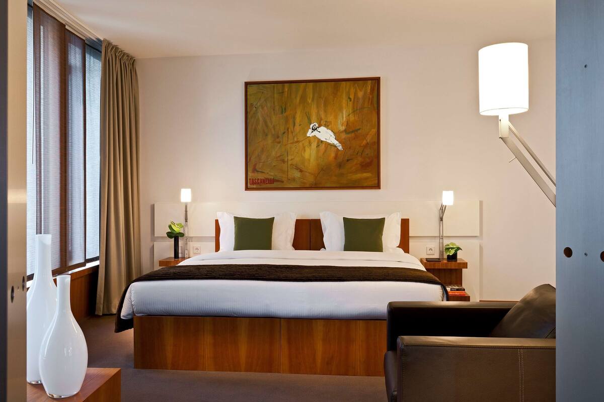 Egyptian cotton sheets, premium bedding, in-room safe, desk