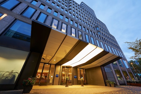Property entrance. Dorint Kurfürstendamm Berlin