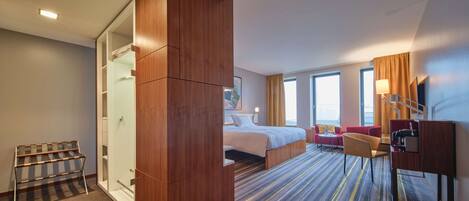 Egyptian cotton sheets, premium bedding, in-room safe, desk