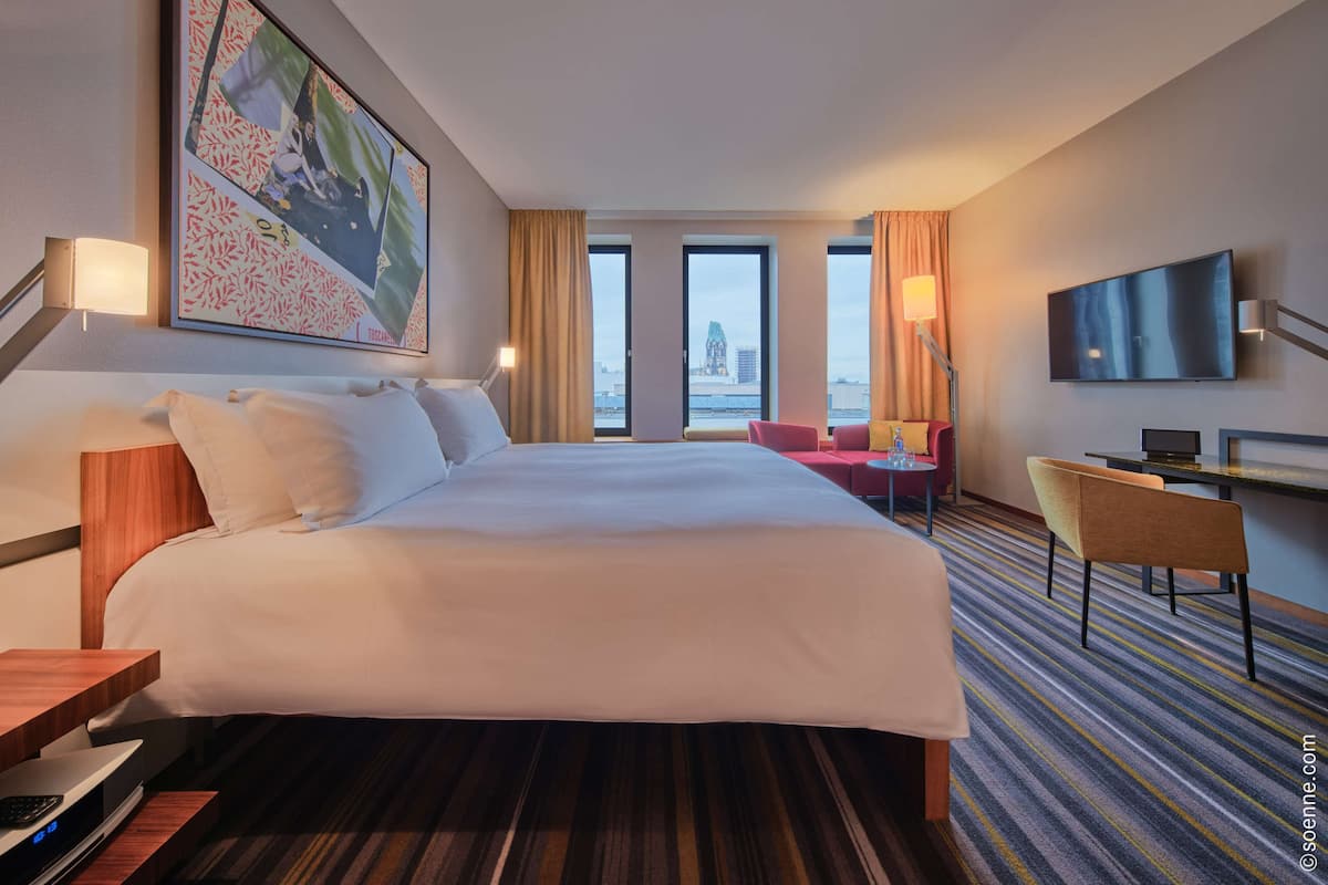 1 bedroom, Egyptian cotton sheets, premium bedding, in-room safe