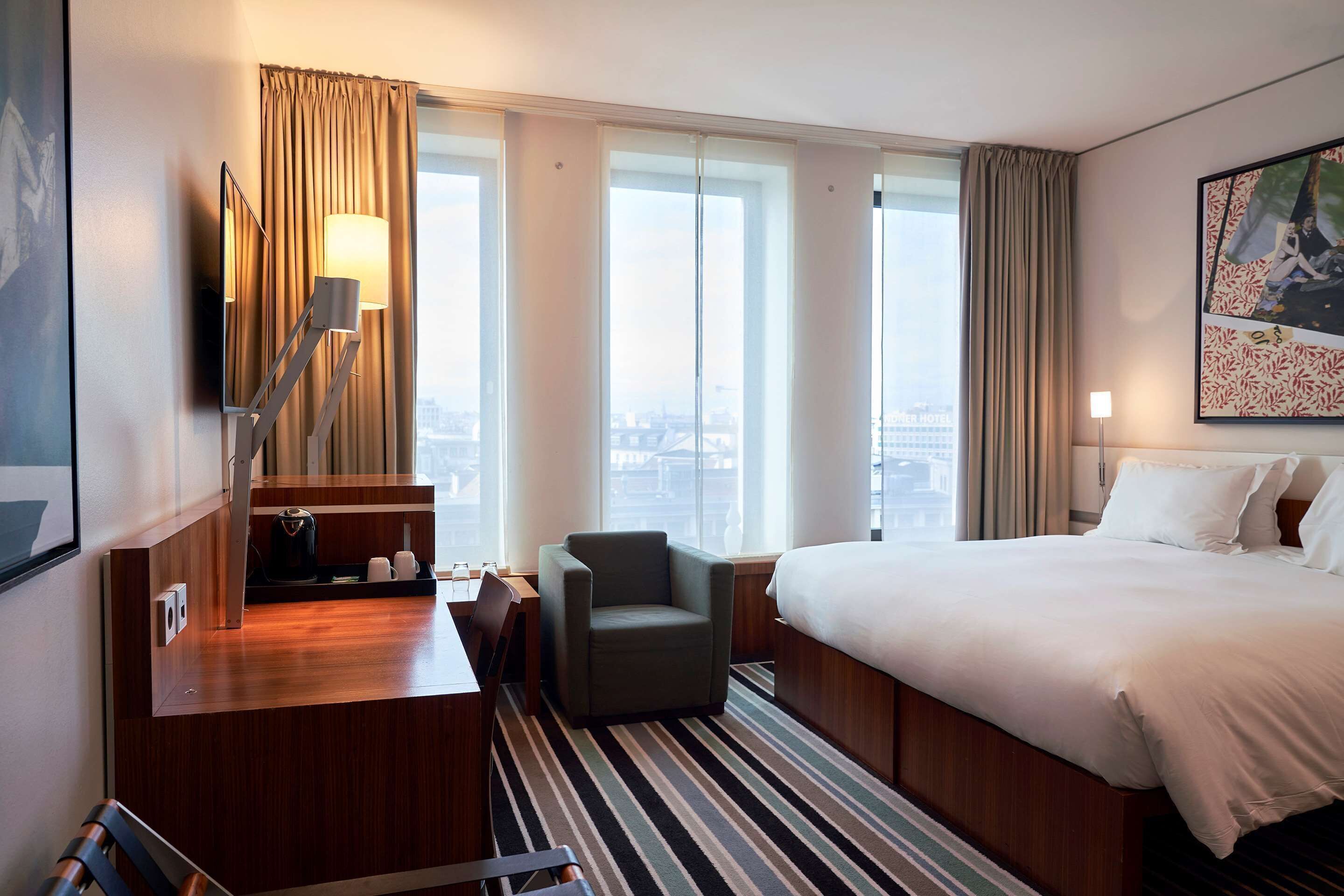 Egyptian cotton sheets, premium bedding, in-room safe, desk