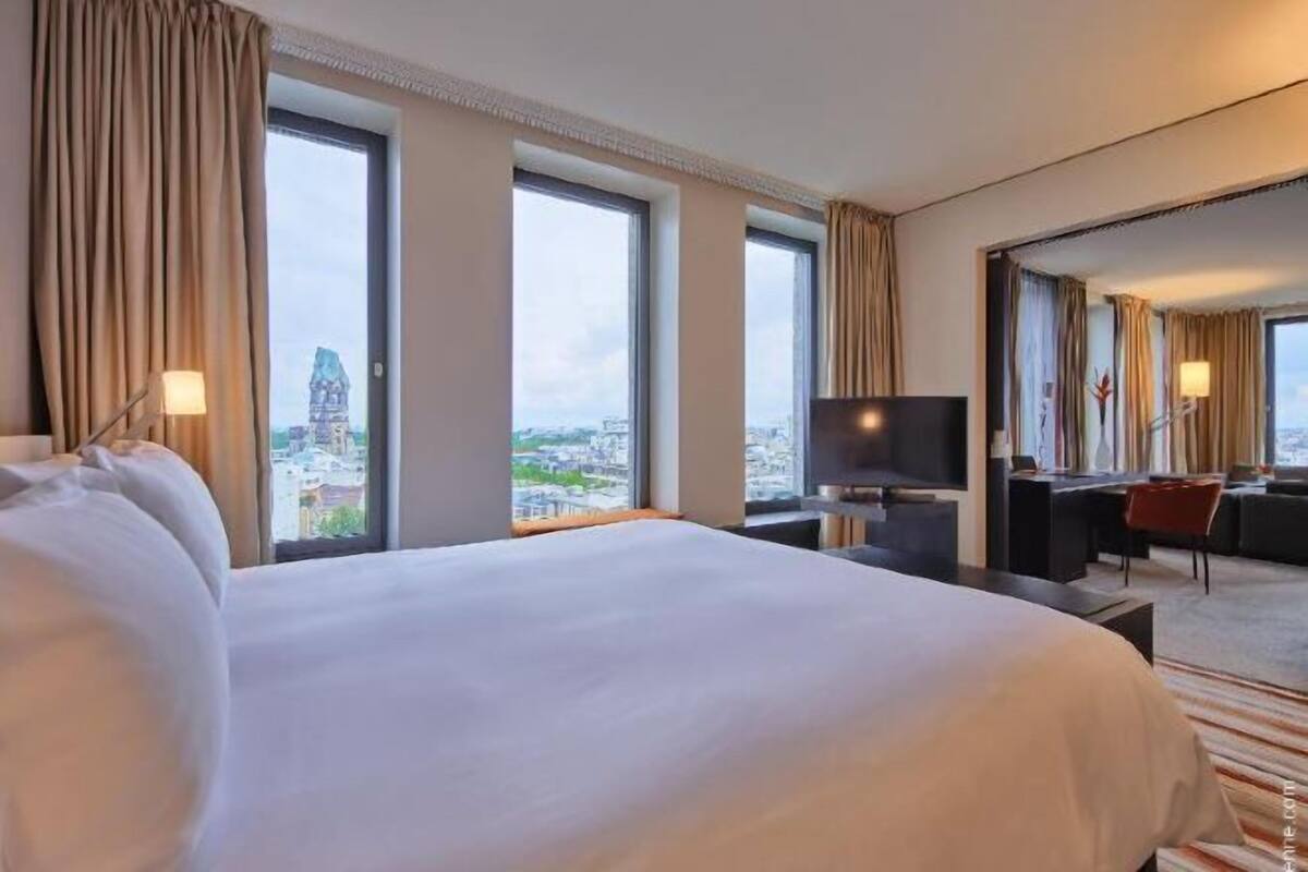 Egyptian cotton sheets, premium bedding, in-room safe, desk