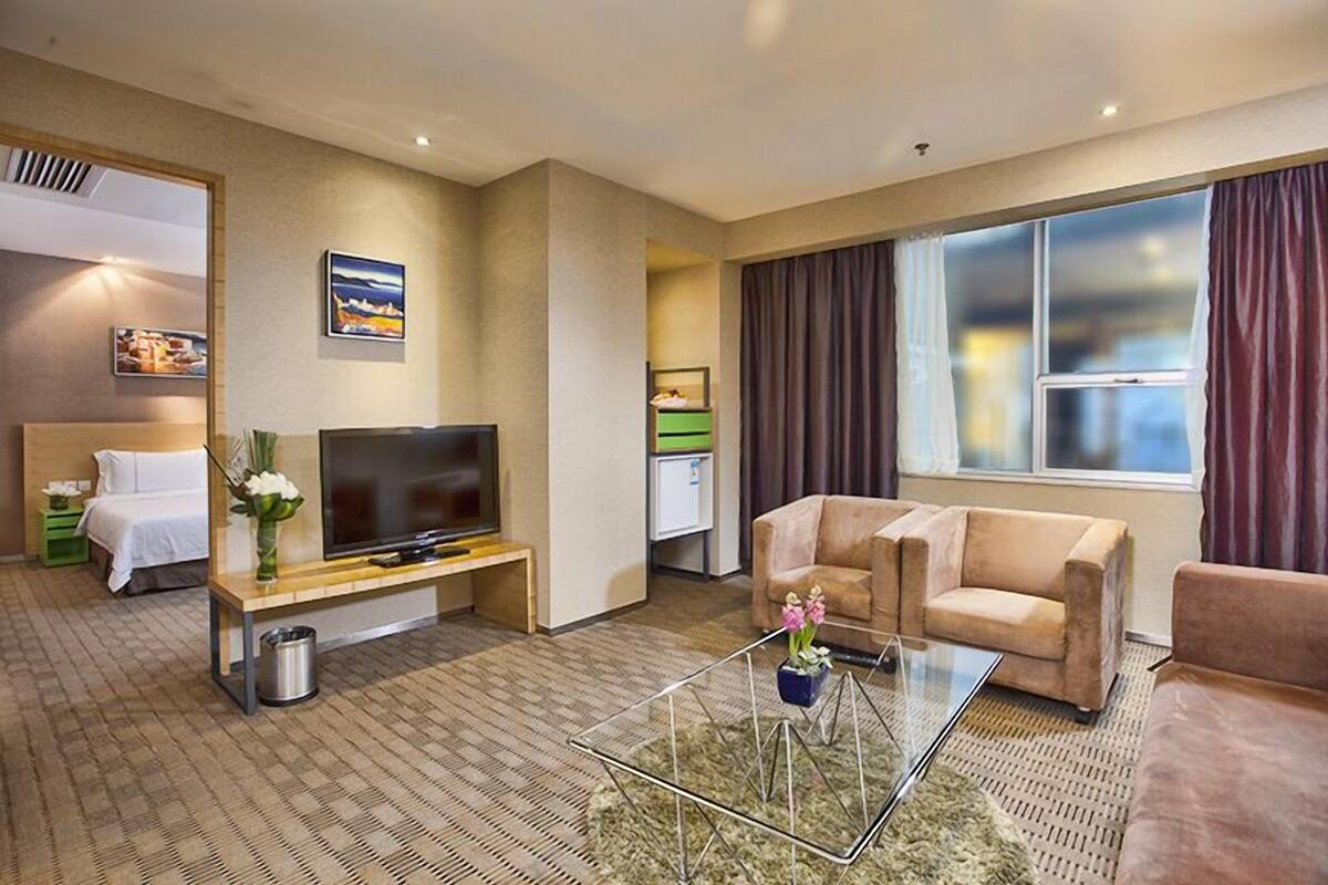 Executive Suite | Living room