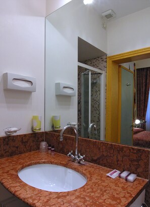 Egyptian cotton sheets, minibar, in-room safe - Ca Centopietre (Venice)