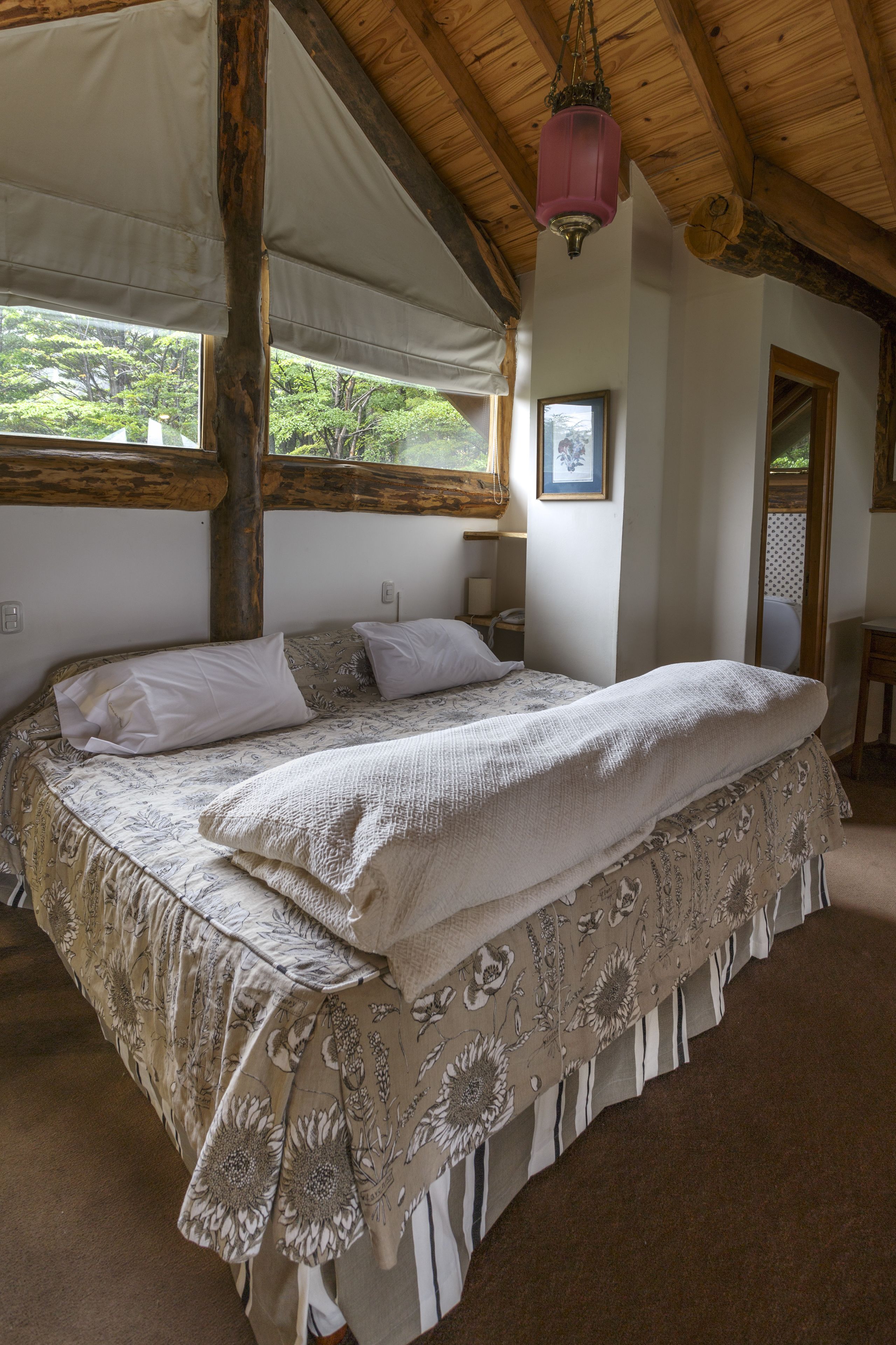 egyptian cotton sheets, premium bedding, down duvets, in-room safe