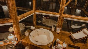 Luxury Cabin | 1 bedroom, Egyptian cotton sheets, premium bedding, down duvets