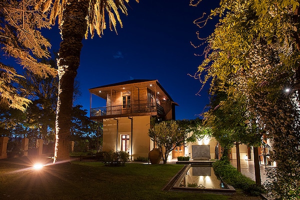 Fassade der Unterkunft – Abend/Nacht