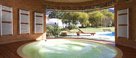 Indoor spa tub