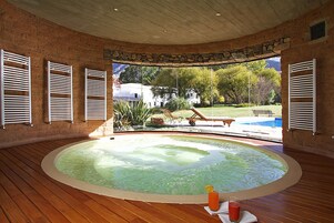 Bañera de hidromasaje interior