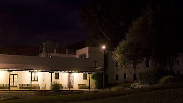 Façade de lâhĂ©bergement - soirĂ©e/nuit