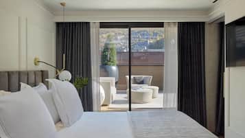 In-room safe, desk, laptop workspace, soundproofing